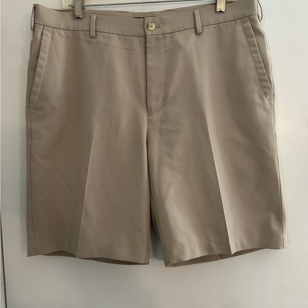 Peter Millar Crown Sport khaki shorts size 34